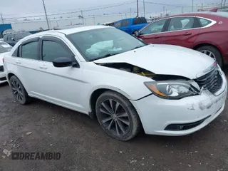 2012 Chrysler 200 S with VIN 1C3CCBHG3CN123224, listed as a IAAI auction lot 41915557 with 138,229 mi miles. Bid and sale history available at carsss.com. Image 1.