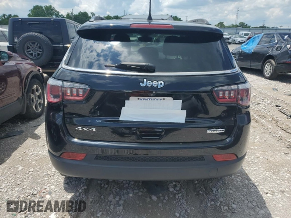 2018 Jeep Compass Latitude z VIN 3C4NJDBB2JT232824, wystawiony jako Copart lot #58095455 z przebiegiem 61 917 mil mil oraz Szkoda całkowita • Salvage title. Historia ofert i sprzedaży dostępna na DreamBid. Obrazek 6.