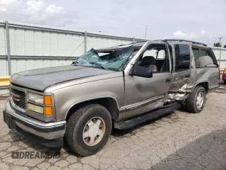 1999 GMC Suburban with VIN 3GKEC16R0XG516409, listed as a Copart auction lot 71573884 with 273,334 mi miles and Salvage Title. Bid and sale history available at DreamBid. Image 1.