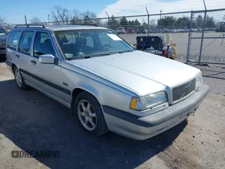 1997 Volvo 850 с VIN YV1LW5642V2323507, выставлен на аукционе IAAI как лот 41704252 с пробегом 210 727 миль миль и . История ставок и продаж доступна на DreamBid. Изображение 1.