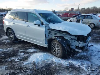 2020 Volvo XC90 Momentum with VIN YV4102PK5L1588674, listed as a IAAI auction lot 41381941 with 26 mi miles. Bid and sale history available at carsss.com. Image 1.