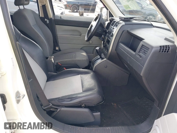 2007 Jeep Patriot Sport with VIN 1J8FT28WX7D372785, listed as a IAAI auction lot 40845970 with 200,000 mi miles and . Bid and sale history available at DreamBid. Image 5.
