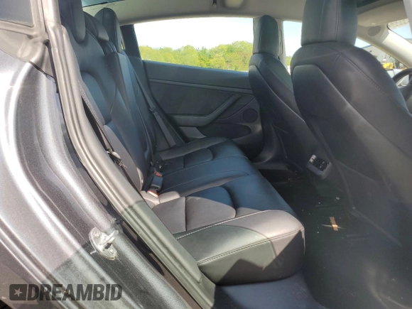 2022 Tesla Model 3 z VIN 5YJ3E1EA9NF371236, wystawiony jako Copart lot #56583855 z przebiegiem 58 162 mil mil oraz Szkoda całkowita • Salvage title. Historia ofert i sprzedaży dostępna na DreamBid. Obrazek 10.