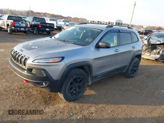 2015 Jeep Cherokee Trailhawk z VIN 1C4PJMBS2FW728961, wystawiony jako IAAI lot #40712830 z przebiegiem 79 299 mil mil oraz . Historia ofert i sprzedaży dostępna na DreamBid. Obrazek 17.