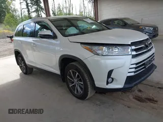 2019 Toyota Highlander SE z VIN 5TDJZRFH2KS588298, wystawiony jako IAAI lot #42206994 z przebiegiem 64 918 mil mil oraz . Historia ofert i sprzedaży dostępna na DreamBid. Obrazek 1.