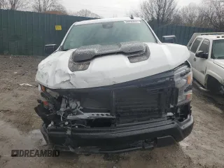 2024 Chevrolet Silverado 1500 Custom Trail Boss with VIN 3GCUDCEDXRG440495, listed as a Copart auction lot 86834844 with 4,136 mi miles and Salvage Title. Bid and sale history available at carsss.com. Image 5.