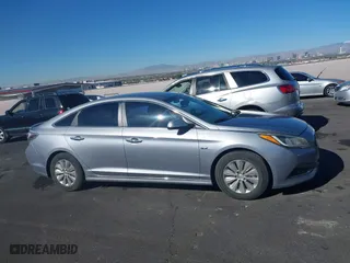 2017 Hyundai Sonata Hybrid SE with VIN KMHE24L11HA045879, listed as a IAAI auction lot 41841807 with 220,755 mi miles. Bid and sale history available at carsss.com. Image 13.