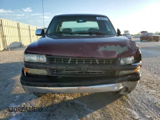 2001 Chevrolet Silverado 1500 LS with VIN 1GCEC19VX1E284081, listed as a Copart auction lot 85853514 with 210,136 mi miles and Salvage Title. Bid and sale history available at DreamBid. Image 5.
