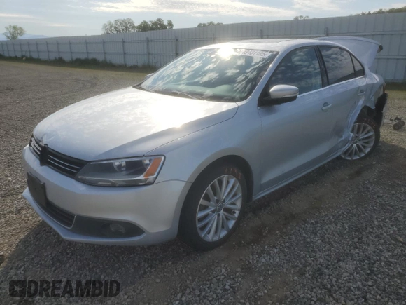 2014 Volkswagen Jetta SEL с VIN 3VWL17AJ4EM426947, выставлен на аукционе Copart как лот 49431185 с пробегом 104 254 миль миль и Списание • Salvage title. История ставок и продаж доступна на DreamBid. Изображение 1.