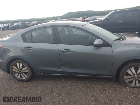 2013 Mazda 3 i SV z VIN JM1BL1TG9D1732559, wystawiony jako IAAI lot #42531526 z przebiegiem 207 132 mil mil oraz . Historia ofert i sprzedaży dostępna na DreamBid. Obrazek 17.