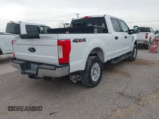 2017 Ford Super Duty F-250 SRW Lariat with VIN 1FT7W2BT7HEE48637, listed as a IAAI auction lot 42067757 with 200,831 mi miles. Bid and sale history available at carsss.com. Image 4.