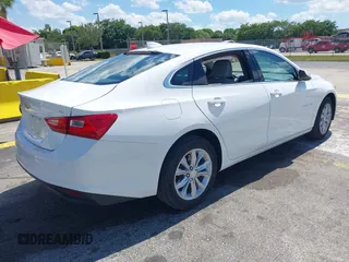 2025 Chevrolet Malibu LT with VIN 1G1ZD5ST2SF130788, listed as a IAAI auction lot 42226422 with 6,199 mi miles and . Bid and sale history available at DreamBid. Image 4.