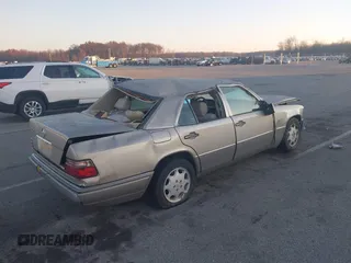 1994 Mercedes-Benz 400 with VIN WDBEA34E4RC015119, listed as a IAAI auction lot 40933590 with 77,554 mi miles. Bid and sale history available at carsss.com. Image 4.