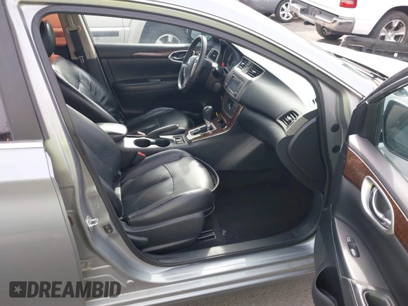 2014 Nissan Sentra SR z VIN 3N1AB7AP1EY322830, wystawiony jako IAAI lot #41981525 z przebiegiem 129 498 mil mil oraz . Historia ofert i sprzedaży dostępna na DreamBid. Obrazek 5.