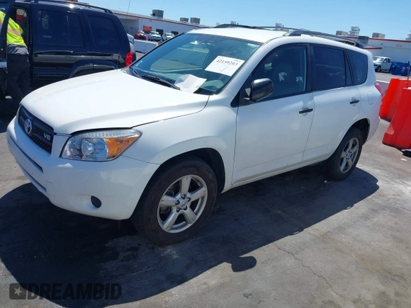 2007 Toyota RAV4 with VIN JTMZK33V275011430, listed as a IAAI auction lot 42159203 with 195,141 mi miles. Bid and sale history available at carsss.com. Image 2.