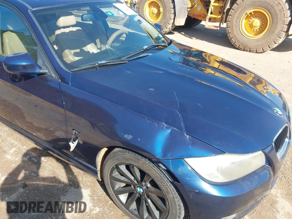 2011 BMW 3 Series 328i с VIN WBAPH7G5XBNN02082, выставлен на аукционе IAAI как лот 41988349 с пробегом 142 190 миль миль и . История ставок и продаж доступна на DreamBid. Изображение 17.