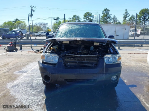 2006 Ford Escape XLT with VIN 1FMCU03116KB57387, listed as a IAAI auction lot 41813041 with 180,417 mi miles. Bid and sale history available at carsss.com. Image 13.