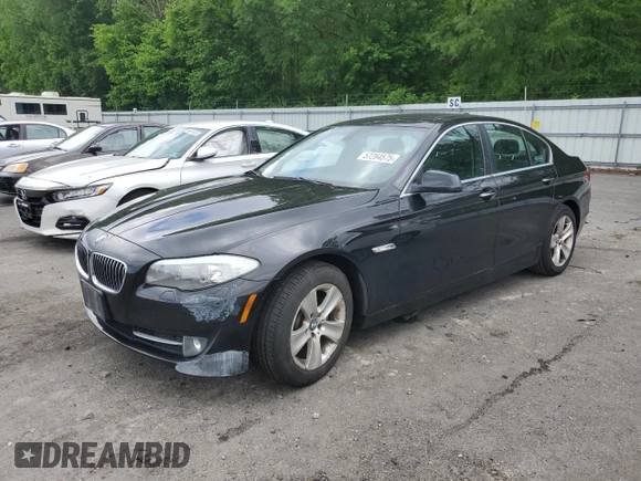 2013 BMW 5 Series 528i xDrive z VIN WBAXH5C57DD111555, wystawiony jako Copart lot #57284575 z przebiegiem 145 947 mil mil oraz Tytuł czysty. Historia ofert i sprzedaży dostępna na DreamBid. Obrazek 1.