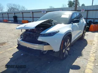 2023 Fisker Ocean Extreme z VIN VCF1EBU21PG007800, wystawiony jako IAAI lot #41640488 z przebiegiem 22 975 mil mil oraz . Historia ofert i sprzedaży dostępna na DreamBid. Obrazek 21.