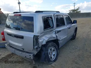 2009 Jeep Patriot Sport z VIN 1J8FT28BX9D122964, wystawiony jako IAAI lot #40745230 z przebiegiem 117 539 mil mil oraz . Historia ofert i sprzedaży dostępna na DreamBid. Obrazek 4.