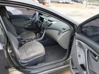 2016 Hyundai Elantra SE z VIN 5NPDH4AE6GH712831, wystawiony jako IAAI lot #40330106 z przebiegiem 186 539 mil mil oraz . Historia ofert i sprzedaży dostępna na DreamBid. Obrazek 5.