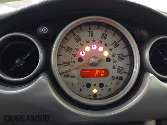 2005 MINI Hardtop with VIN WMWRC33595TJ70125, listed as a IAAI auction lot 42039711 with 178,091 mi miles and . Bid and sale history available at DreamBid. Image 7.