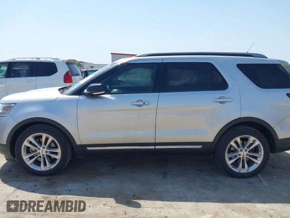 2018 Ford Explorer XLT z VIN 1FM5K7D86JGB78363, wystawiony jako IAAI lot #42028732 z przebiegiem 97 745 mil mil oraz . Historia ofert i sprzedaży dostępna na DreamBid. Obrazek 14.