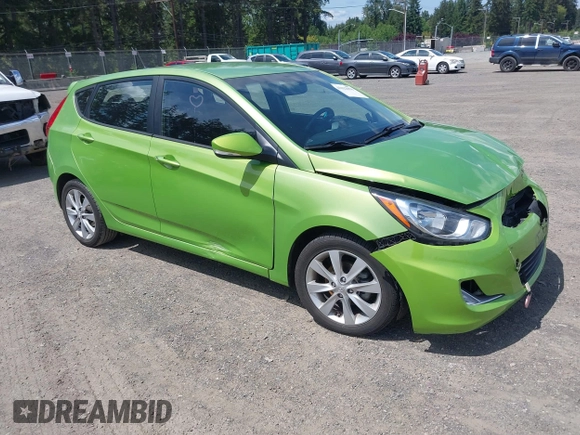 2013 Hyundai Accent SE z VIN KMHCU5AE4DU115896, wystawiony jako IAAI lot #42322656 z przebiegiem 92 391 mil mil oraz . Historia ofert i sprzedaży dostępna na DreamBid. Obrazek 1.