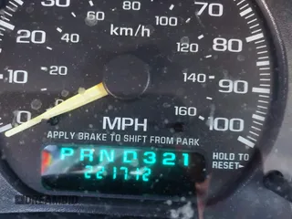 2000 Chevrolet Suburban LS with VIN 3GNFK16T3YG150971, listed as a IAAI auction lot 42333901 with 221,712 mi miles and . Bid and sale history available at DreamBid. Image 15.