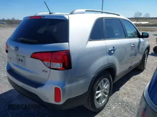2014 Kia Sorento LX with VIN 5XYKTDA72EG489389, listed as a IAAI auction lot 41905133 with 152,578 mi miles. Bid and sale history available at carsss.com. Image 4.