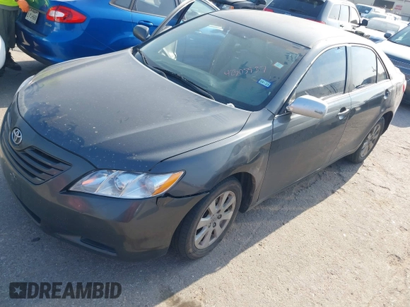 2007 Toyota Camry CE z VIN 4T1BE46K37U140603, wystawiony jako IAAI lot #42305937 z przebiegiem 244 141 mil mil oraz . Historia ofert i sprzedaży dostępna na DreamBid. Obrazek 2.