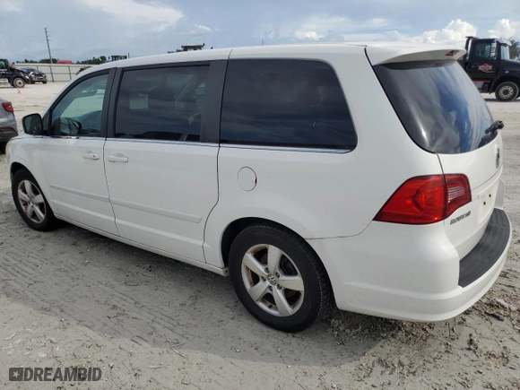 2010 Volkswagen Routan SE with VIN 2V4RW3D12AR295223, listed as a Copart auction lot 73876934 with 107,749 mi miles and Salvage Title. Bid and sale history available at carsss.com. Image 2.