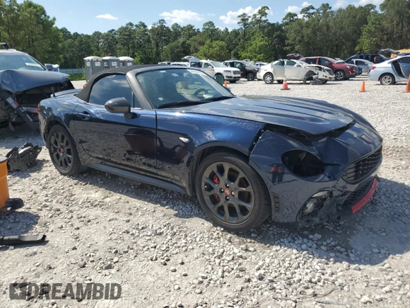 2018 FIAT 124 Spider Abarth z VIN JC1NFAEK4J0134965, wystawiony jako Copart lot #65599784 z przebiegiem Nie podano mil oraz Szkoda całkowita • Salvage title. Historia ofert i sprzedaży dostępna na DreamBid. Obrazek 4.