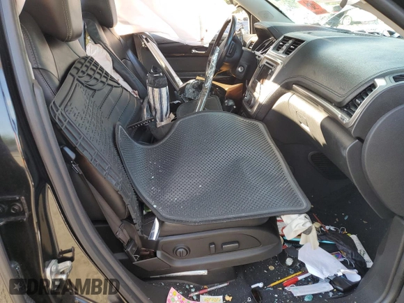 2016 GMC Acadia Denali z VIN 1GKKVTKD2GJ284560, wystawiony jako Copart lot #56291225 z przebiegiem Nie podano mil oraz Szkoda całkowita • Salvage title. Historia ofert i sprzedaży dostępna na DreamBid. Obrazek 7.