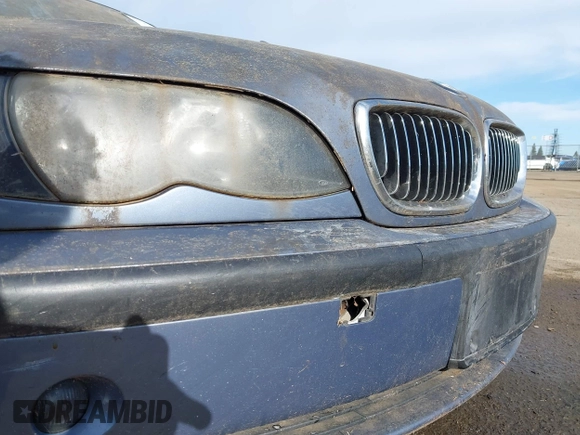 2004 BMW 3 Series 325i with VIN WBAAZ33434KP83350, listed as a IAAI auction lot 41993657 with 123,867 mi miles. Bid and sale history available at carsss.com. Image 6.