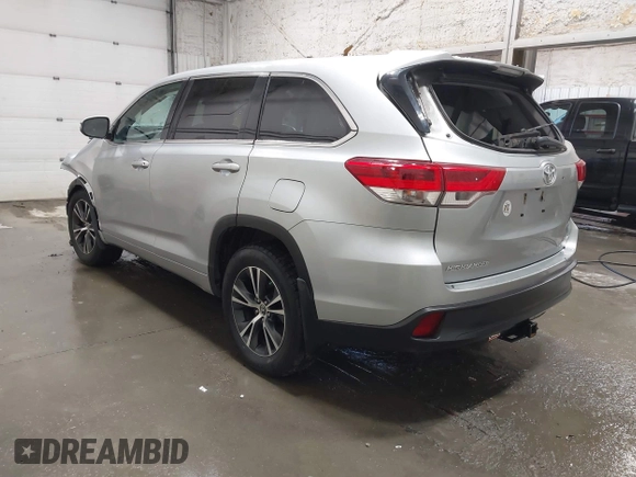 2018 Toyota Highlander LE with VIN 5TDBZRFH6JS849712, listed as a IAAI auction lot 41369832 with 70,482 mi miles and . Bid and sale history available at DreamBid. Image 3.
