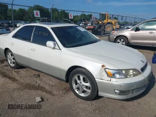 2001 Lexus ES 300 z VIN JT8BF28G310340179, wystawiony jako IAAI lot #42757500 z przebiegiem 214 201 mil mil oraz . Historia ofert i sprzedaży dostępna na DreamBid. Obrazek 1.