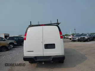 2020 Chevrolet City Express Cargo z VIN 1GCZGGFG4L1249514, wystawiony jako IAAI lot #42252241 z przebiegiem 50 mil mil oraz . Historia ofert i sprzedaży dostępna na DreamBid. Obrazek 16.