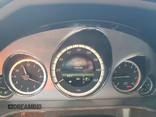 2013 Mercedes-Benz E 550 Sport z VIN WDDHF9BB7DA722074, wystawiony jako Copart lot #83458924 z przebiegiem 159 755 mil mil oraz Szkoda całkowita • Salvage title. Historia ofert i sprzedaży dostępna na DreamBid. Obrazek 9.