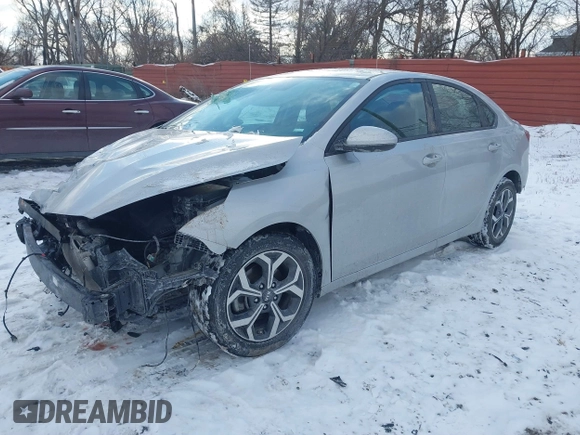 2021 Kia Forte LXS z VIN 3KPF24AD5ME270044, wystawiony jako IAAI lot #41405638 z przebiegiem 82 963 mil mil oraz . Historia ofert i sprzedaży dostępna na DreamBid. Obrazek 20.