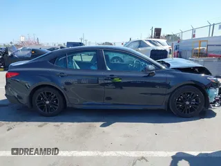 2025 Toyota Camry LE z VIN 4T1DAACK8SU570482, wystawiony jako IAAI lot #42152727 z przebiegiem 4 625 mil mil oraz . Historia ofert i sprzedaży dostępna na DreamBid. Obrazek 13.