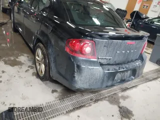 2014 Dodge Avenger SE z VIN 1C3CDZABXEN110977, wystawiony jako IAAI lot #41954638 z przebiegiem 206 912 mil mil oraz . Historia ofert i sprzedaży dostępna na DreamBid. Obrazek 16.