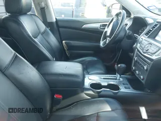 2017 Nissan Pathfinder S z VIN 5N1DR2MN5HC903047, wystawiony jako IAAI lot #42231749 z przebiegiem 115 251 mil mil oraz . Historia ofert i sprzedaży dostępna na DreamBid. Obrazek 5.