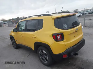 2015 Jeep Renegade Latitude with VIN ZACCJABH0FPB68514, listed as a IAAI auction lot 41904030 with 72,650 mi miles. Bid and sale history available at carsss.com. Image 3.