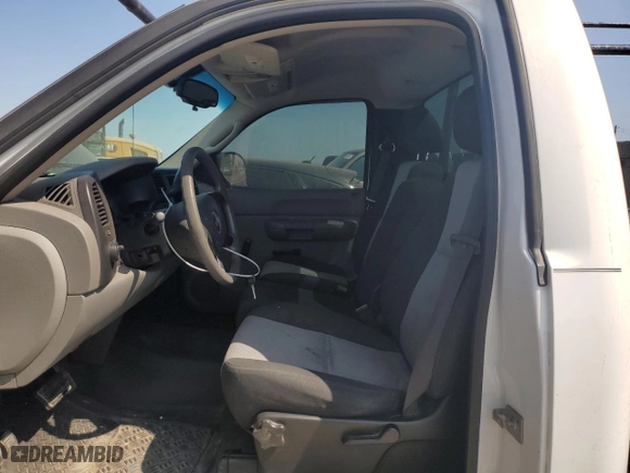 2007 Chevrolet Silverado 1500 Classic Work Truck with VIN 1GCEC14X87Z605271, listed as a Copart auction lot 68501414 with 136,571 mi miles and Salvage Title. Bid and sale history available at carsss.com. Image 7.