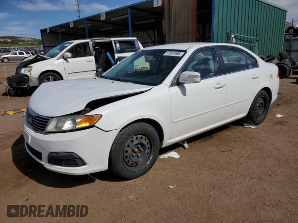 2010 Kia Optima LX z VIN KNAGG4A8XA5382979, wystawiony jako Copart lot #57067065 z przebiegiem 104 611 mil mil oraz Szkoda całkowita • Salvage title. Historia ofert i sprzedaży dostępna na DreamBid. Obrazek 1.