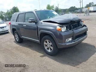 2011 Toyota 4Runner Trail z VIN JTEBU5JR7B5072287, wystawiony jako IAAI lot #42160217 z przebiegiem 163 661 mil mil oraz . Historia ofert i sprzedaży dostępna na DreamBid. Obrazek 1.