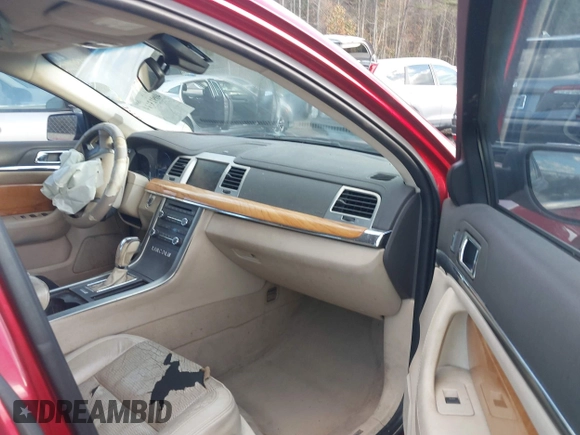 2010 Lincoln MKS с VIN 1LNHL9DR0AG603493, выставлен на аукционе IAAI как лот 40913114 с пробегом 215 927 миль миль и . История ставок и продаж доступна на DreamBid. Изображение 5.