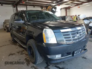 2008 Cadillac Escalade ESV z VIN 1GYFK66818R161446, wystawiony jako IAAI lot #42121700 z przebiegiem 176 684 mil mil oraz . Historia ofert i sprzedaży dostępna na DreamBid. Obrazek 1.