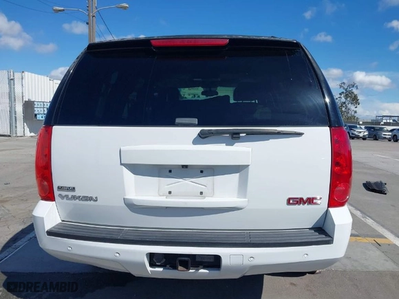 2007 GMC Yukon SLT with VIN 1GKFC13057R391885, listed as a IAAI auction lot 41792819 with 203,571 mi miles. Bid and sale history available at carsss.com. Image 17.